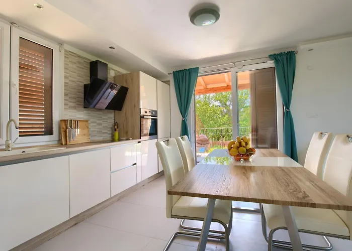 Semesterbostad Krase Only 300m From Sea *